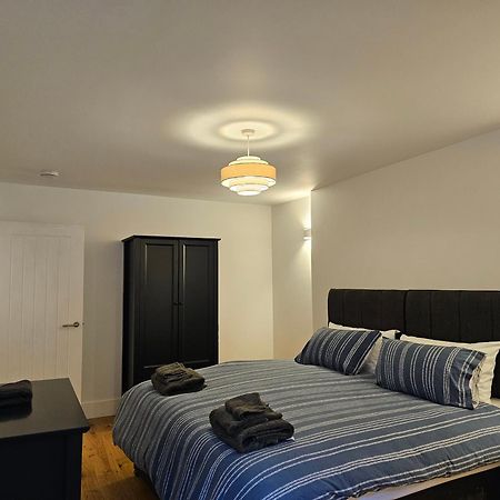 Spacious Modern 2-Bed Parking & Wi-Fi & 65"Oled Бристоль Экстерьер фото