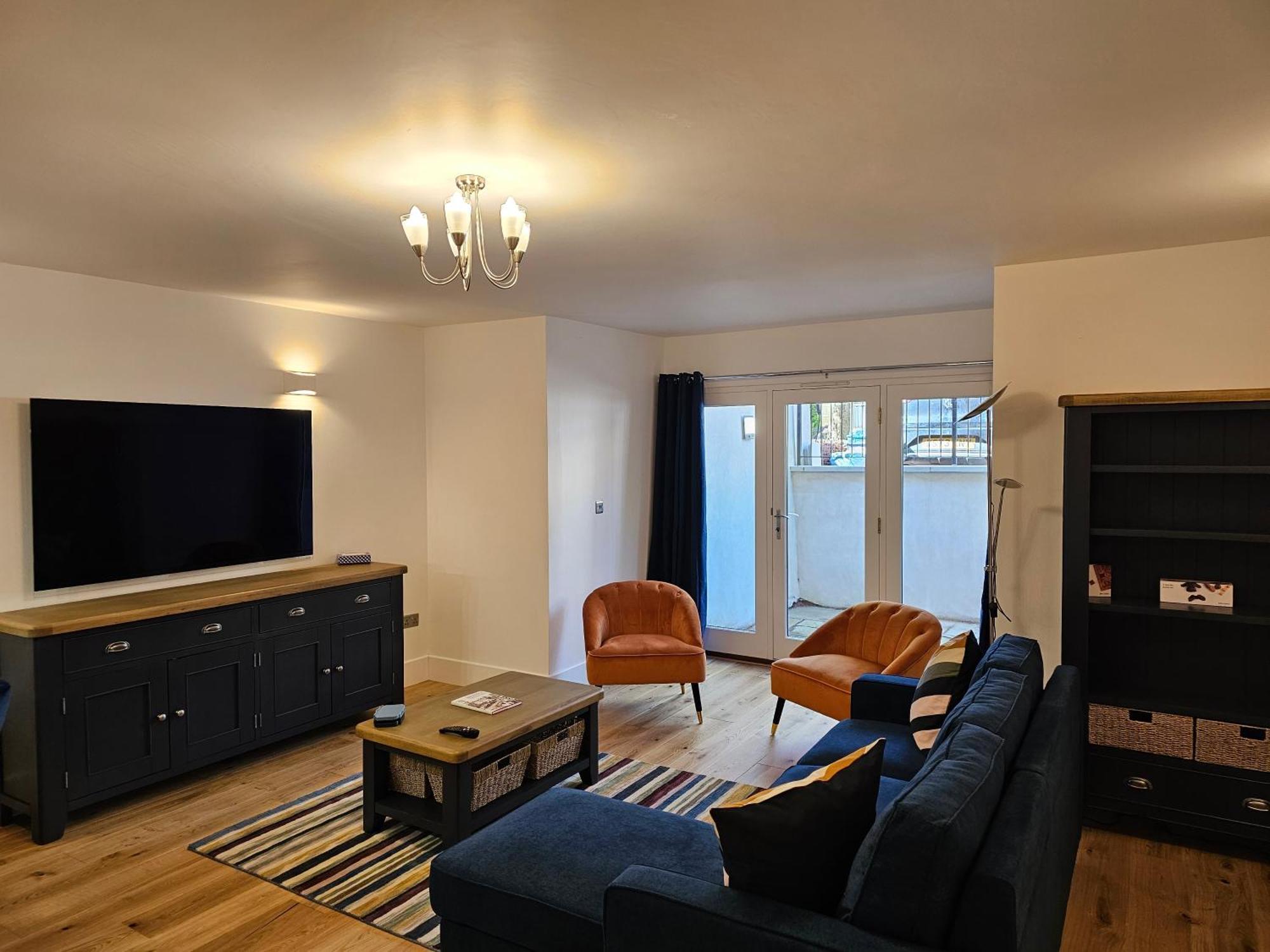 Spacious Modern 2-Bed Parking & Wi-Fi & 65"Oled Бристоль Экстерьер фото