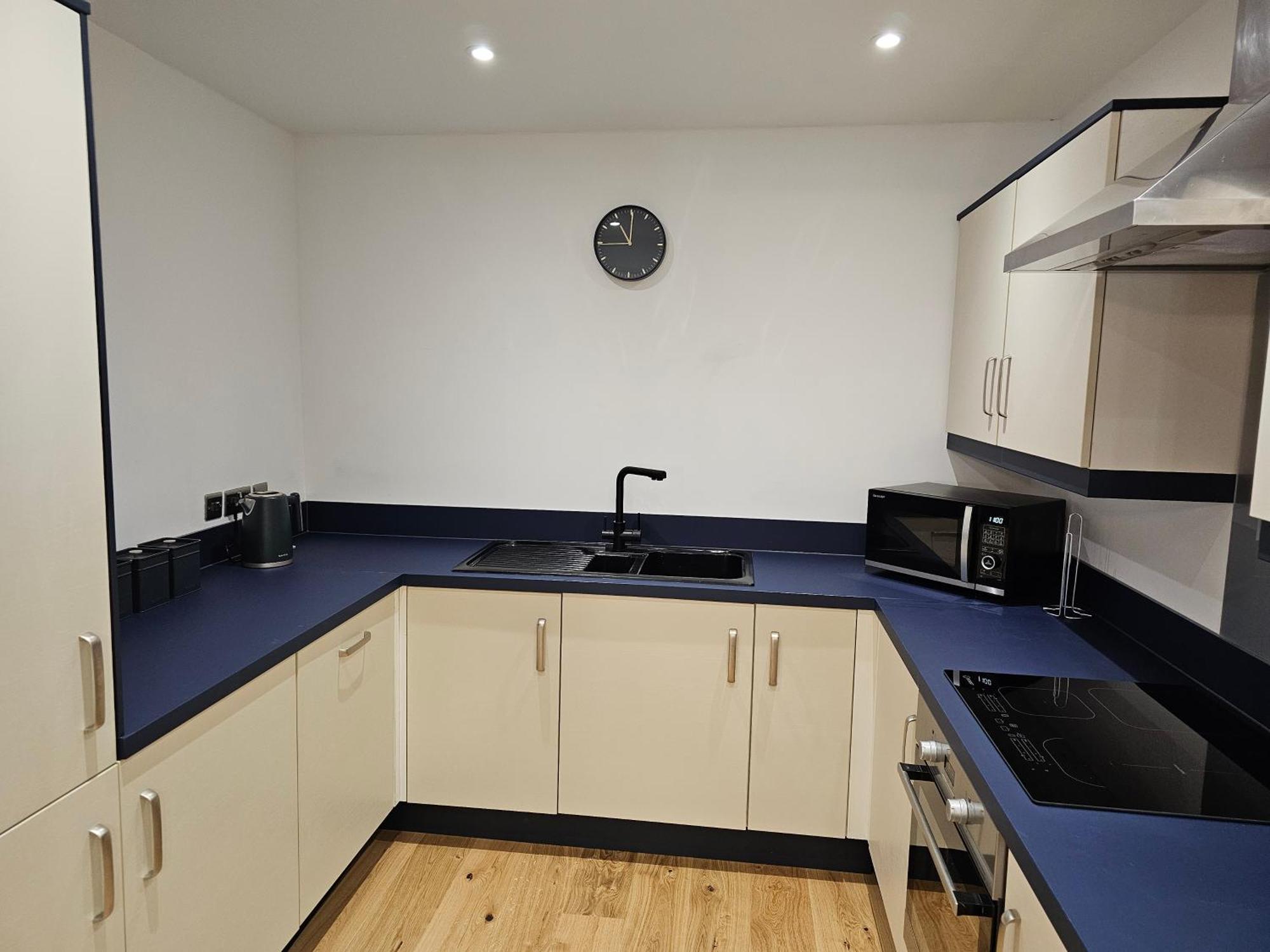Spacious Modern 2-Bed Parking & Wi-Fi & 65"Oled Бристоль Экстерьер фото