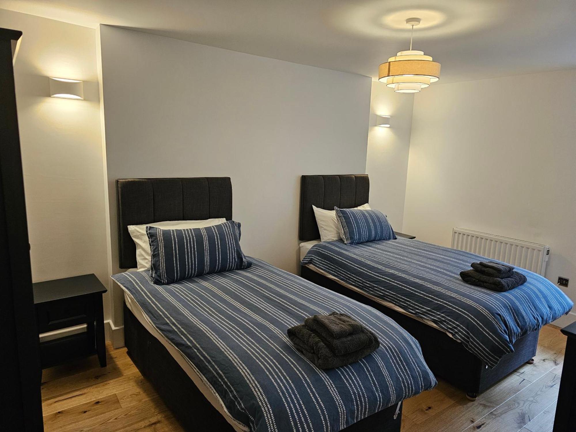 Spacious Modern 2-Bed Parking & Wi-Fi & 65"Oled Бристоль Экстерьер фото