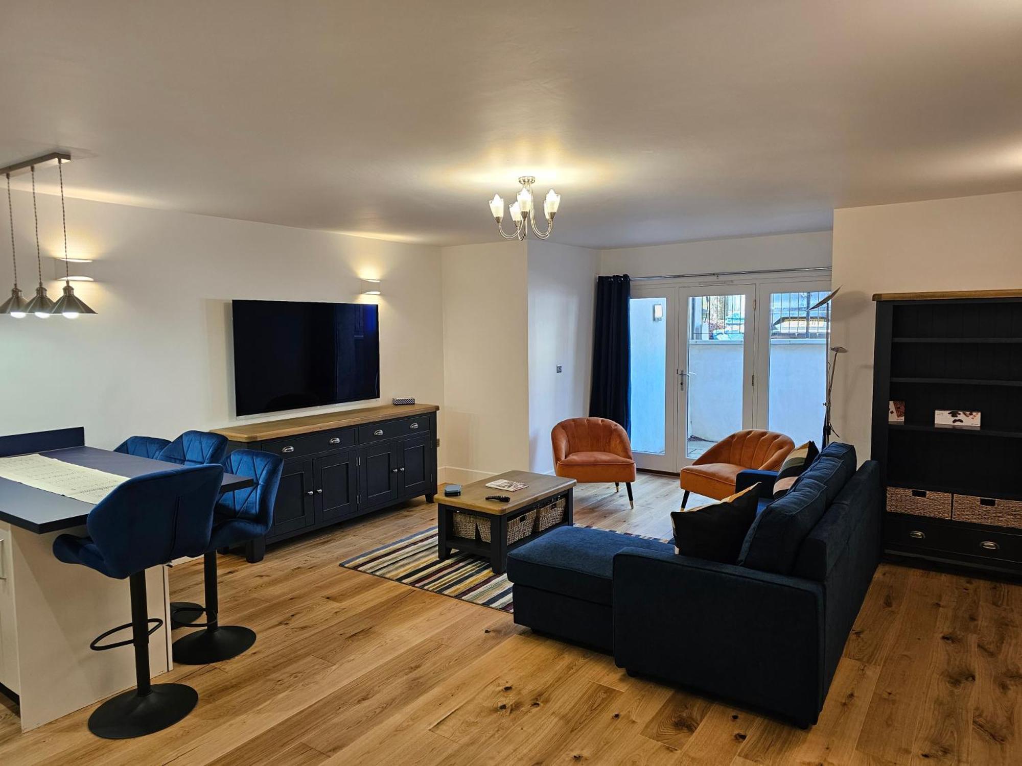Spacious Modern 2-Bed Parking & Wi-Fi & 65"Oled Бристоль Экстерьер фото